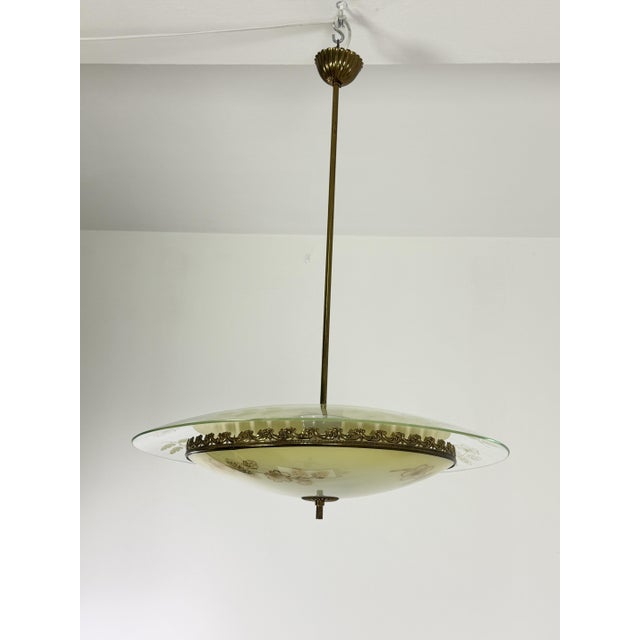 Murano Glass and Brass Pendant Light in the style of Pietro Chiesa for Fontana Arte, 1950s For Sale - Image 11 of 15