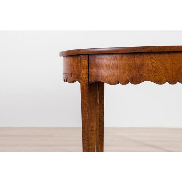 An exceptional and authentic Biedermeier dining table dating from the early 19th century, crafted from beautifully figured...