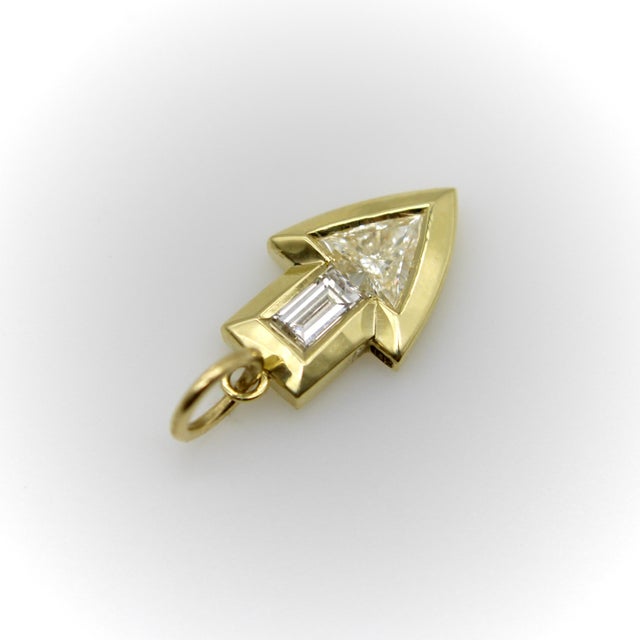 18k Gold Diamond Arrow Pendant For Sale - Image 4 of 9