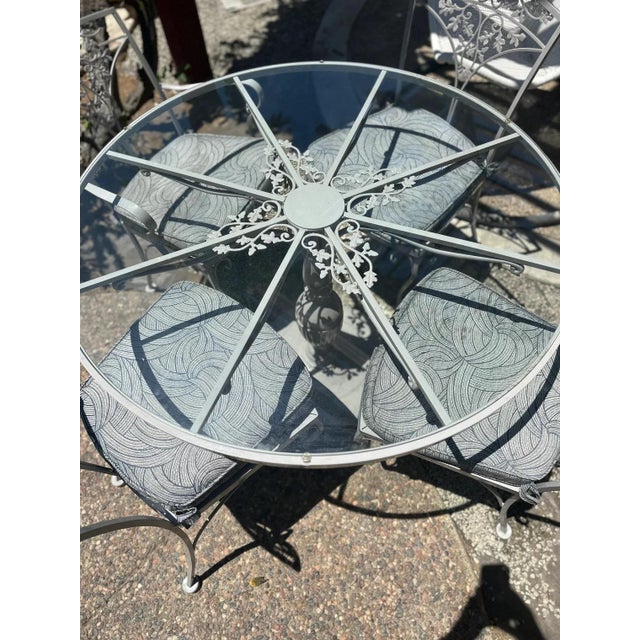 Gray Mid 20th Century Woodard Dining Table & 4 Chairs, Attributed For Sale - Image 8 of 10