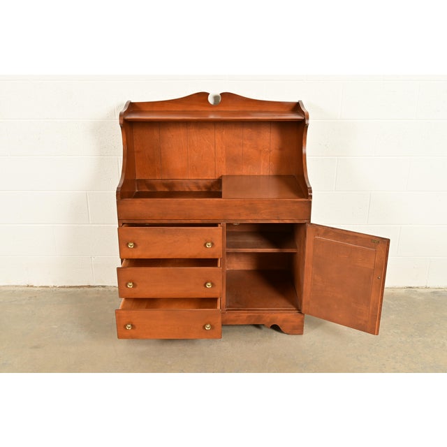 1970s Ethan Allen American Colonial Solid Maple Dry Sink For Sale - Image 5 of 15