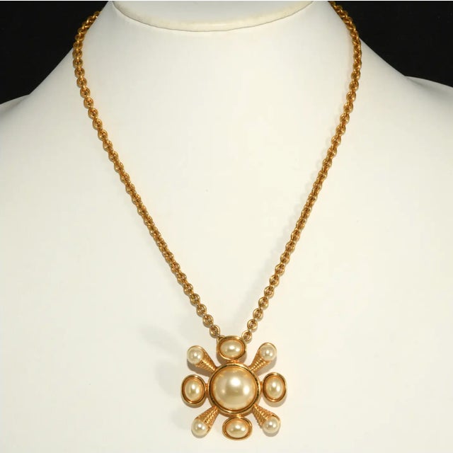 Abstract 1990s Kenneth Jay Lane Necklace Brooch Combo Gold-Plated W/ Faux Pearls For Sale - Image 3 of 5