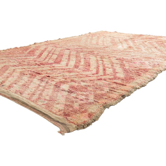 21204 Vintage Beni MGuild Moroccan Rug, 06'04 x 09'09. Emanating rustic charm and modern romance with a lavish pile, this...