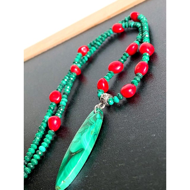 Artisan Genuine Malachite Necklace With Large Sculptural Pendant and Red Bamboo Seeds Detail For Sale In New York - Image 6 of 17