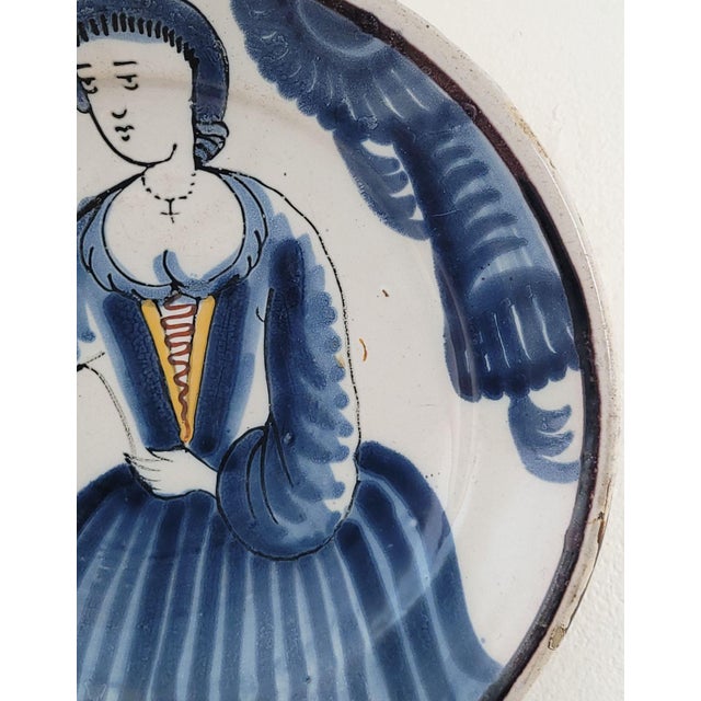 English Elizabeth I of England Delftware Charger, Holland Circa 17th Century For Sale - Image 3 of 5