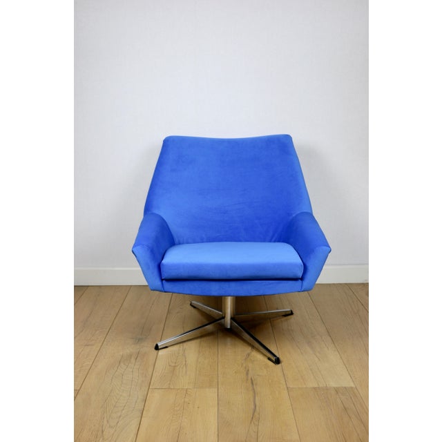 Vintage Jade Series Swivel Lounge Chair with Blue Cornflower Velvet Upholstery, GDR, 1970s For Sale - Image 6 of 11