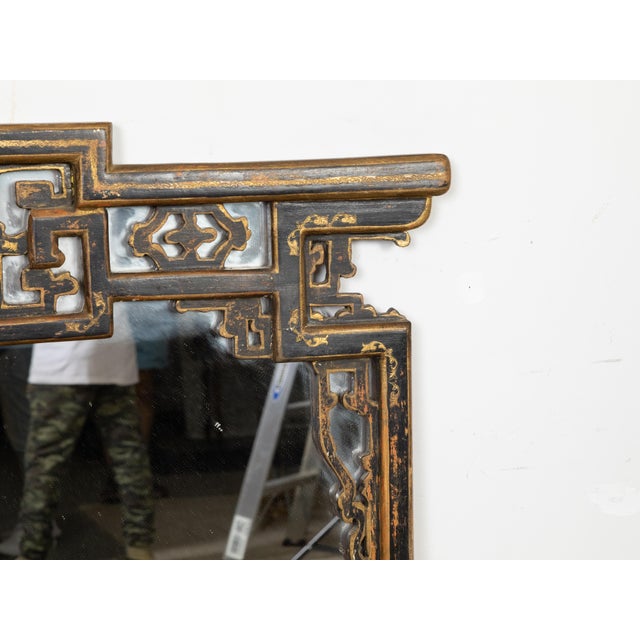 Mid 20th Century English Painted Mirror with Carved Crest and Chinoiserie Inspired Motifs For Sale In Atlanta - Image 6 of 10