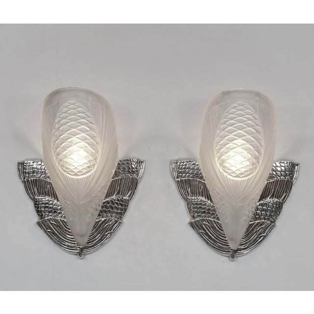 Degué A nice pair of authentic 1925-1930 French art deco wall sconces in nickel plated solid brass or bronze holding slip...