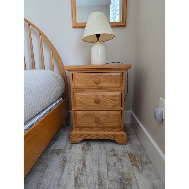 American Hunt Country 3-Drawer Nightstands in Oak - A Pair For Sale - Image 3 of 9