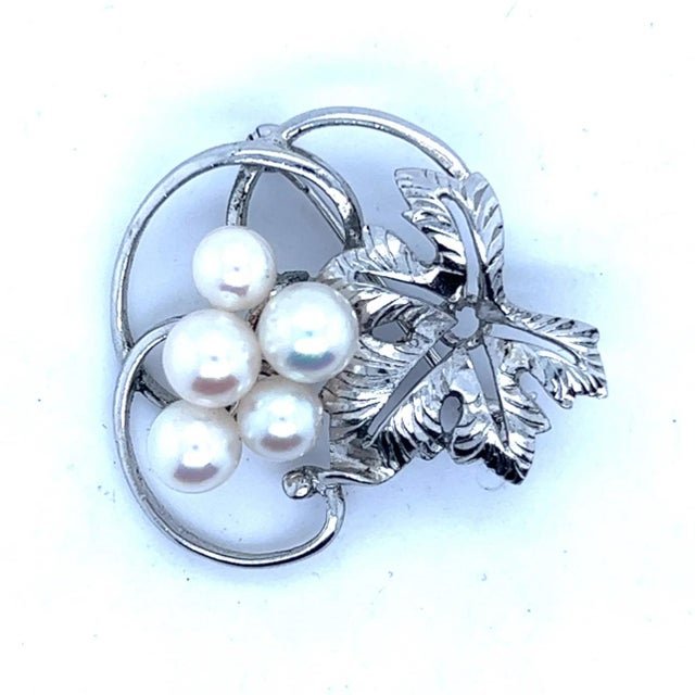 1990s Mikimoto Authentic Estate Akoya Pearl Brooch Pin Sterling Silver For Sale - Image 10 of 12