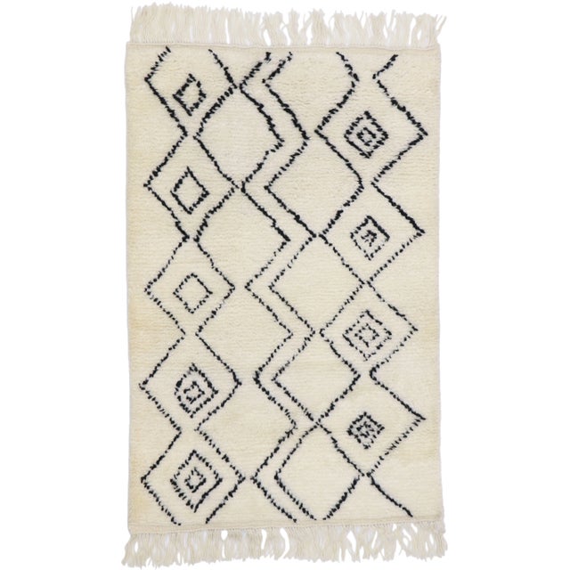 Textile Small Moroccan Rug - 03'00 X 04'07 For Sale - Image 7 of 7