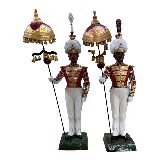 1910s Pair of Sitzendorf German Porcelain Soldiers For Sale