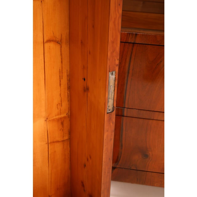 Biedermeier Chest of Drawers in Walnut, 1830 For Sale - Image 15 of 16