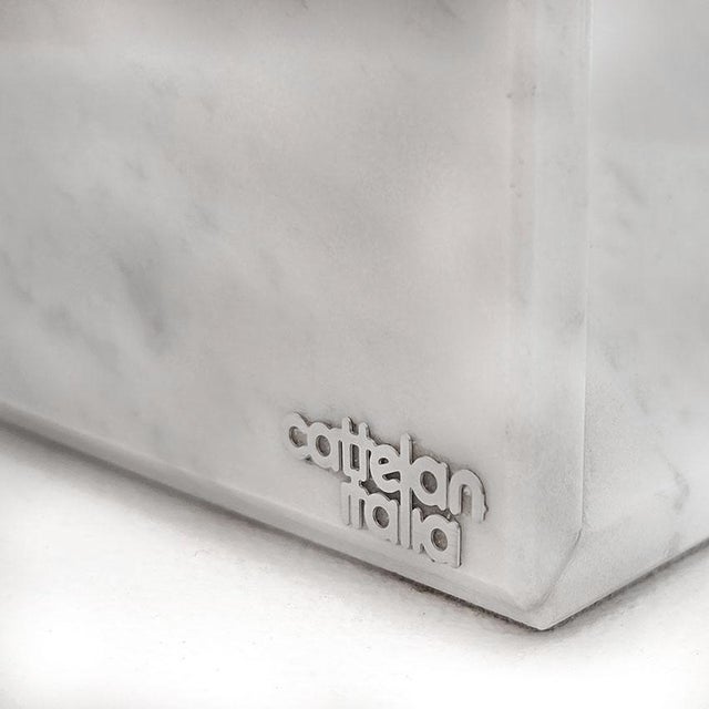 Designed in 1986, this table has become an icon of Italian design. Its success has been such that it remains in the...
