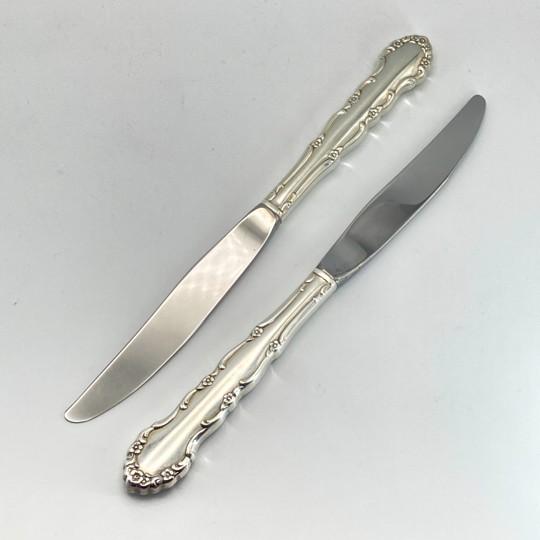 Silver Vintage Oneida/Rogers “Flirtation” Silverplate With Int'l Silver Co. Storage Chest - 80 Pcs: Service for 12, Steak Knives and Serving Pieces Flatware For Sale - Image 8 of 18