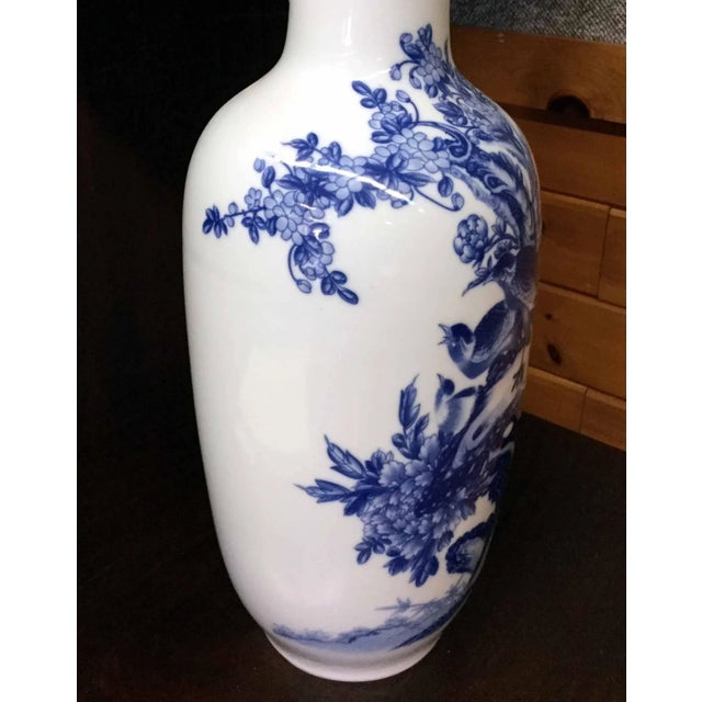 Chinese Blue and White Porcelain Vase from Modern Official Kiln For Sale - Image 11 of 13