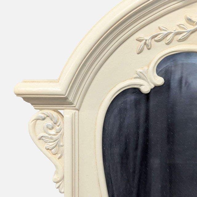 Carved and Arched Mirror in White Finish For Sale In San Francisco - Image 6 of 8