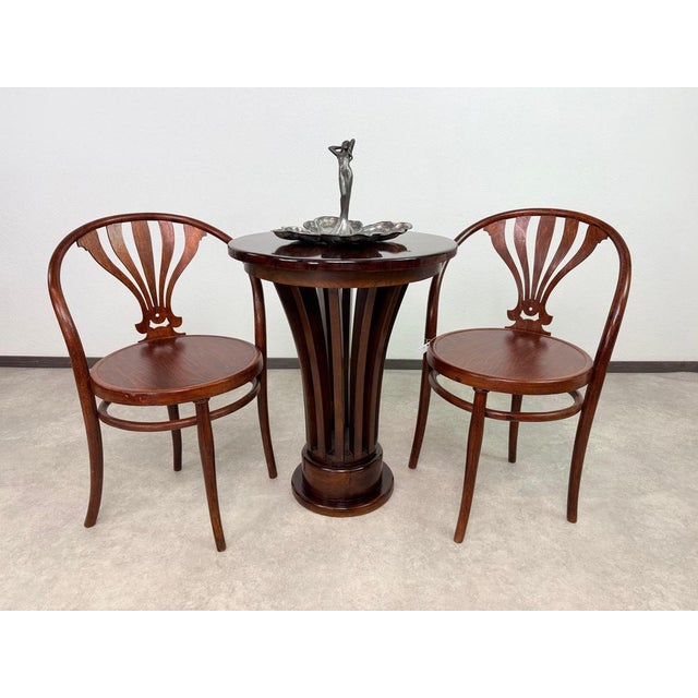 An exceptional Central European Secessionist / Wiener Werkstätte period side table ("Vasen-Tisch" or vase-shaped pedestal...