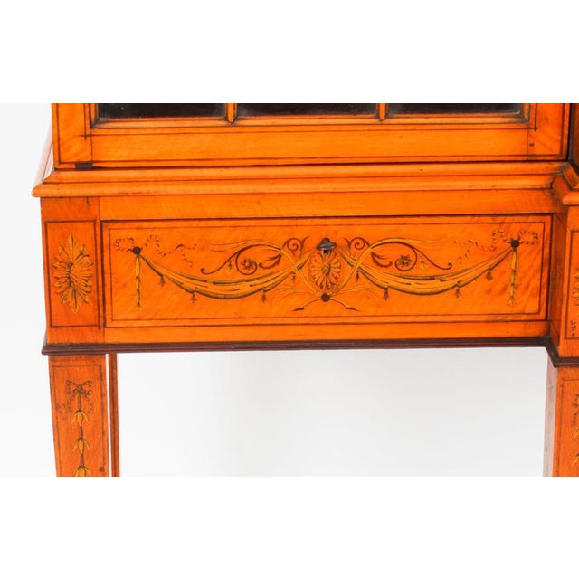 Satinwood Breakfront Bookcase or Display Cabinet from Edwards & Roberts, 19th Century For Sale - Image 14 of 18