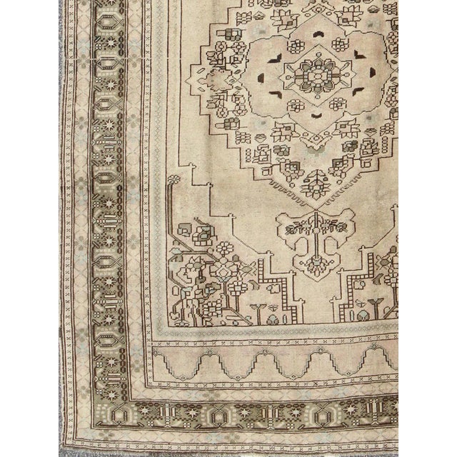 Traditional Vintage Turkish Oushak Rug With Center Medallion Design in Earthy Colors For Sale - Image 3 of 10