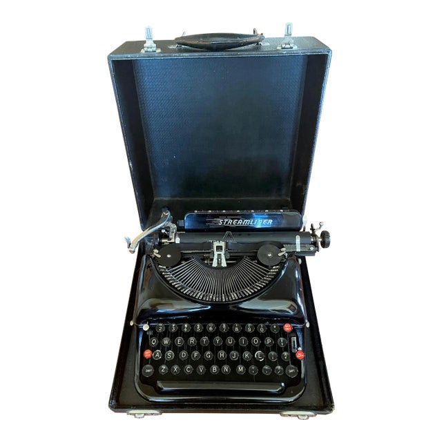 Vintage 1941 Original Remington Rand Streamliner Black Typewriter with Red Keys, Carrying Case, Serial Number For Sale