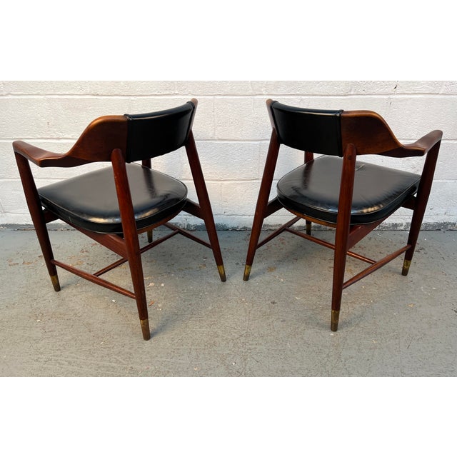 Brown Mid-Century Pair of Tapered Leg Dining Chairs Attributed to Paoli For Sale - Image 8 of 10
