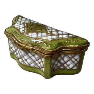 Ca 1860 French Sèvres Neoclassical Green Gold Porcelain Box For Sale