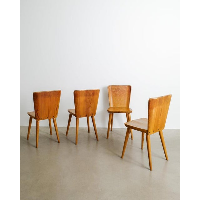 Early Mid-Century Modern Swedish Wooden Dining Chairs in Pine by Göran Malmvall for Svensk Fur, 1940s, Set of 4 For Sale - Image 3 of 8