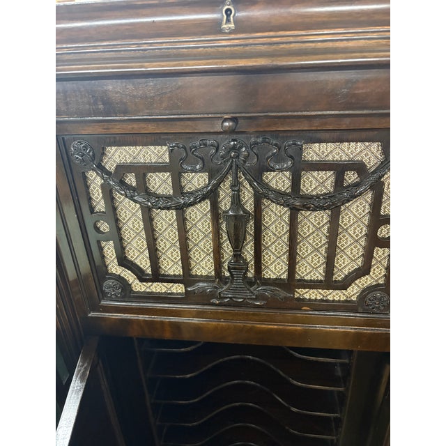Wood 1919 Silvertone Oak Floor Phonograph Cabinet – Beautifully Restored Antique For Sale - Image 7 of 10