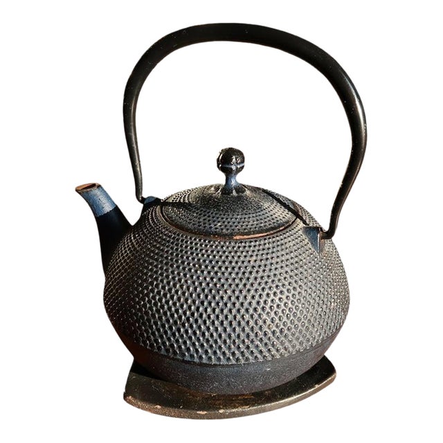Vintage Cast Iron Teapot With Hobnail Texture, Japanese Tetsubin Style, With Trivet For Sale