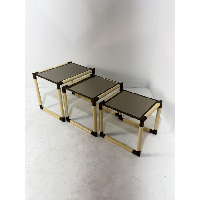 1970s Enameled Metal and Brass Coffee Tables in the style of Tommaso Barbi, 1970, Set of 3 For Sale - Image 5 of 17