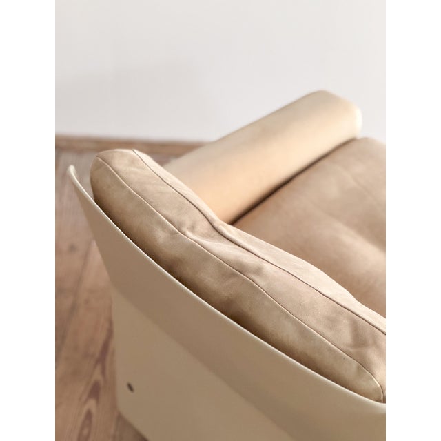 Mid-Century Modern Lounge Sofa in Glass Fiber and Suede by Dieter Rams for Vitsoe, Germany, 1960s For Sale - Image 9 of 18