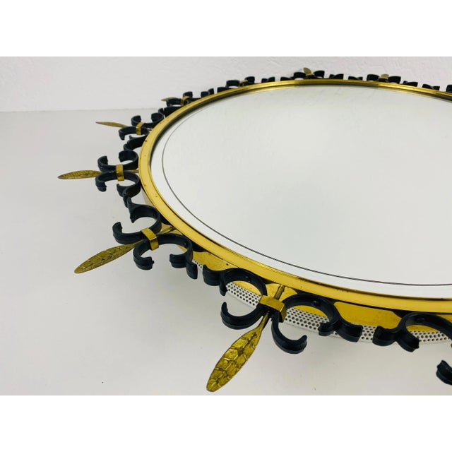 Mid-Century Modern Italian Round Illuminated Brass Wall Mirror, Italy, 1960s For Sale - Image 6 of 11