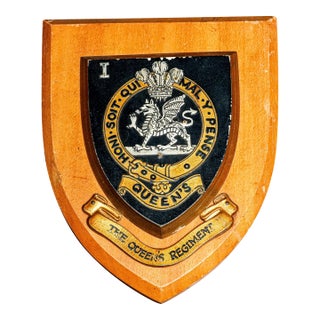 Fantastic 1st Batalion Queen's Regiment Antique British Military Plaque Shield Wall Decor Militaria For Sale