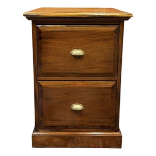 English Chest of Drawers in Mahogany For Sale