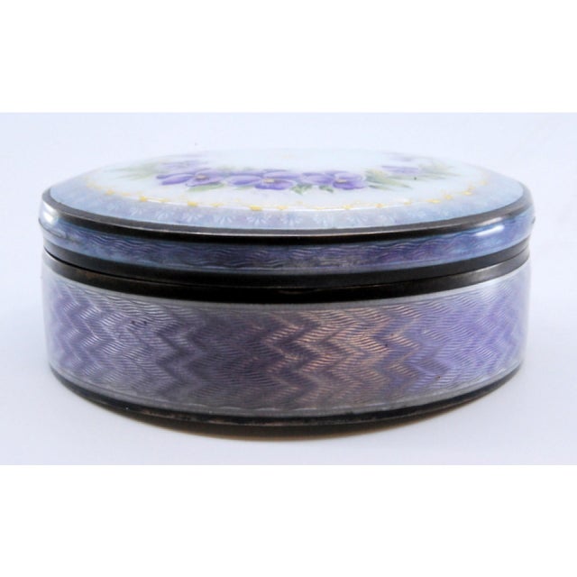 Jewelry Box in Enameled Silver with Floral Motifs and Gilt Interior, in Good conditions. Designed 1920 to 1949