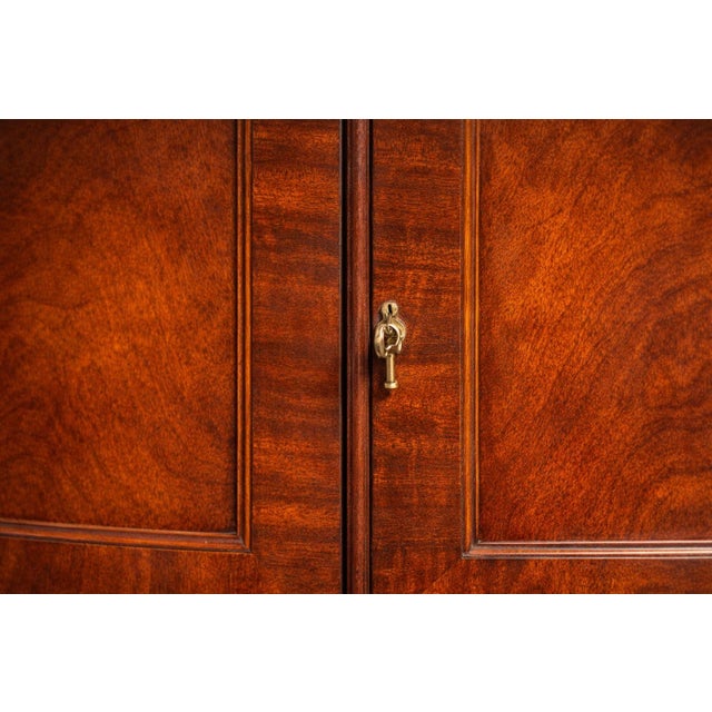 Late 20th Century Baker Furniture Bow Front Architectural Display Cabinet – Two Piece, Convex Front, Lighted Interior For Sale In Los Angeles - Image 6 of 9