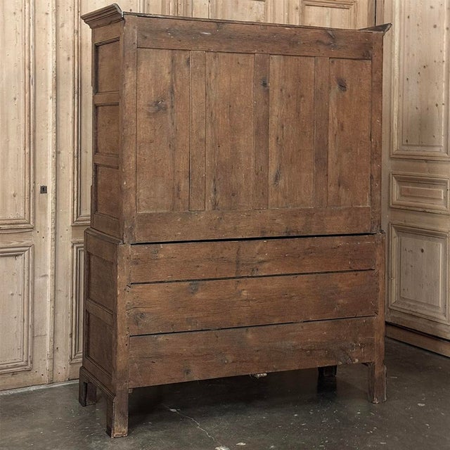 18th Century Georgian Period English Oak Linen Press For Sale - Image 18 of 18