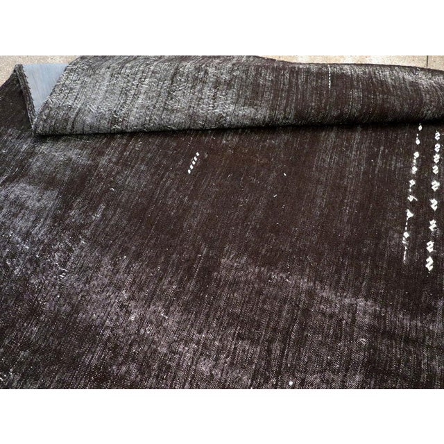 Galerie Shabab Collection Mid-20th Century Handmade Turkish Flatweave Kilim Small Room Size Carpet For Sale - Image 10 of 10