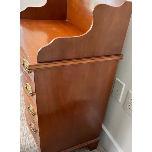 Mid 20th Century Georgian Style Flame Mahogany Serpentine Chest of Drawers For Sale In Washington DC - Image 6 of 10