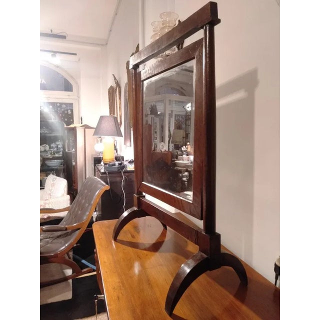 It is an ancient dressmaker's mirror, it was used during the tailoring for the production of trousers.