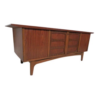 Mid Century Modern Cedar Trunk For Sale