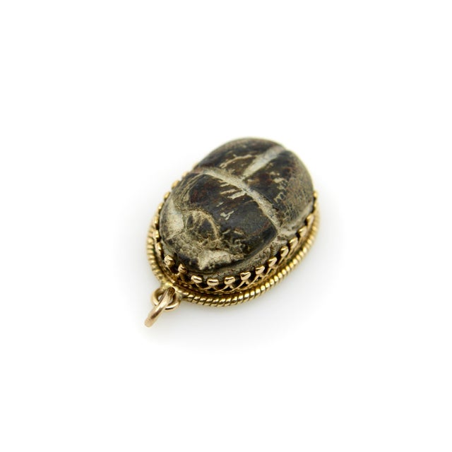 1920s 1920s 14k Gold Egyptian Revival Scarab Faience Pendant With Decorative Border For Sale - Image 5 of 9