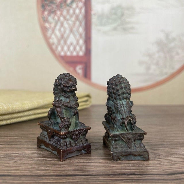 Pair of Miniature Bronze Guardian Lions – 1.8" Foo Dog Statues on Pedestals For Sale In Los Angeles - Image 6 of 9