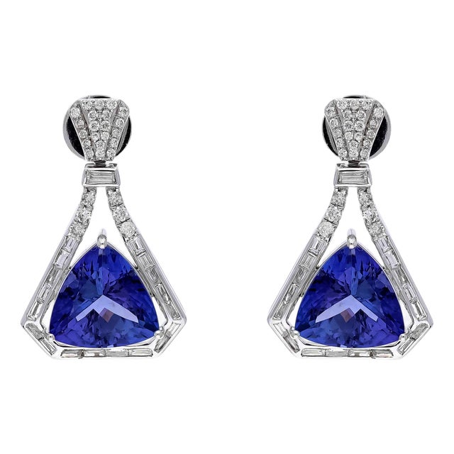 Natural Tanzanite Earring With Diamond in 18k Gold For Sale