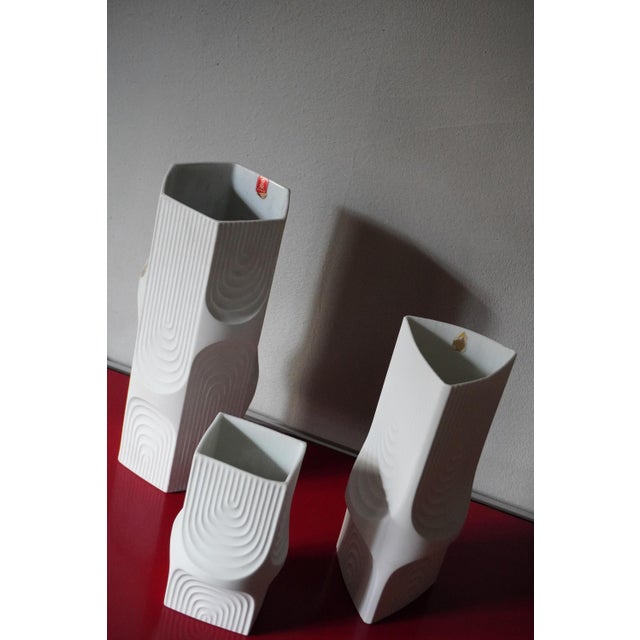 Ceramic Vintage German Vases in Biscuit Porcelain from AK Kaiser, 1960s, Set of 5 For Sale - Image 7 of 11