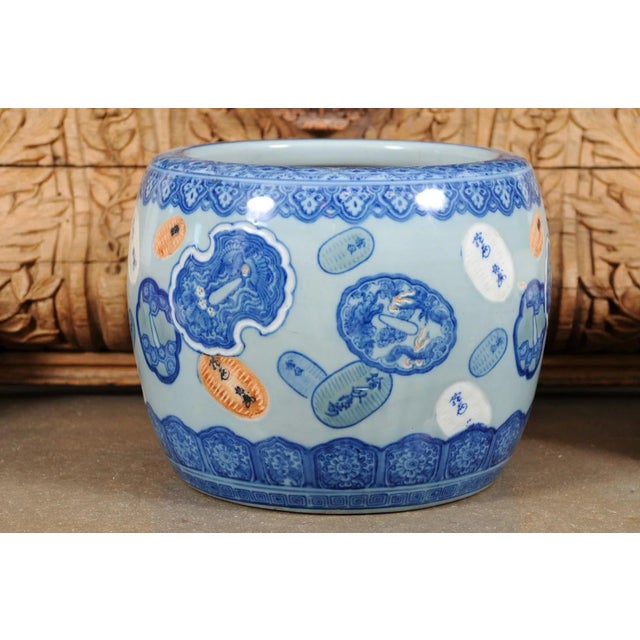 Late 19th Century Asian Porcelain Cachepot with Floating Cartouches Décor For Sale - Image 12 of 13