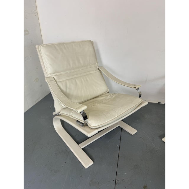 1970s Set of White Space Age Lounge Chairs, 1970s For Sale - Image 5 of 8