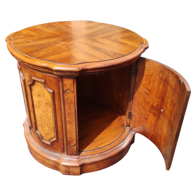 Traditional Vintage Thomasville Collection, Armchairs, Ottoman & End Table. For Sale - Image 3 of 12