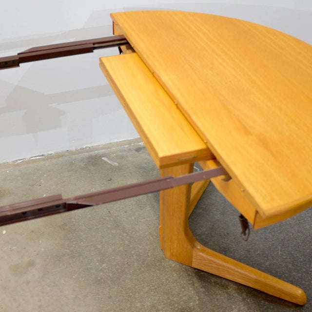 Wood Danish Oak Pedestal Base Dining Table With Two Self-Storing Butterfly Leaves For Sale - Image 7 of 8